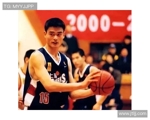 姚明父亲的职业生涯揭秘：从篮球场到教育领域的传奇之路