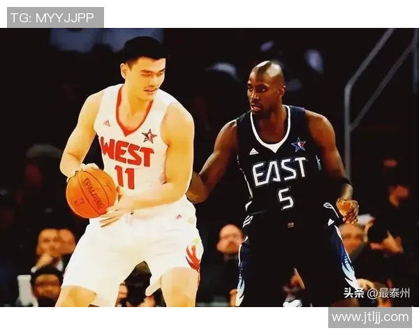 保罗幽默调侃姚明两位篮球巨星的趣味互动引发球迷热议