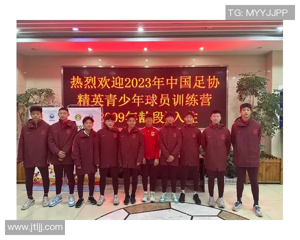 中国老足球明星齐聚一堂共庆足球盛事重温辉煌岁月与激情瞬间 中国老足球明星齐聚一堂共庆足球盛事重温辉煌岁月与激情瞬间