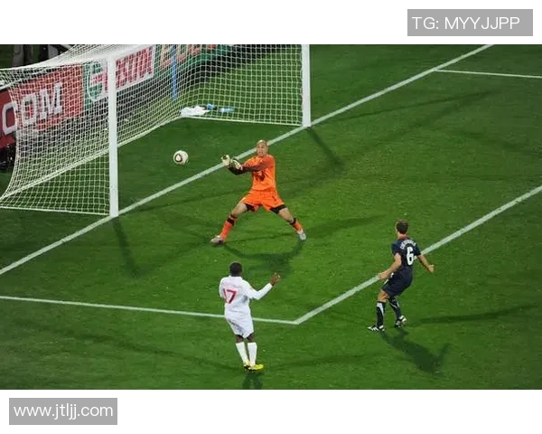 格林纳达足球明星的崛起与国际赛场的辉煌历程探秘