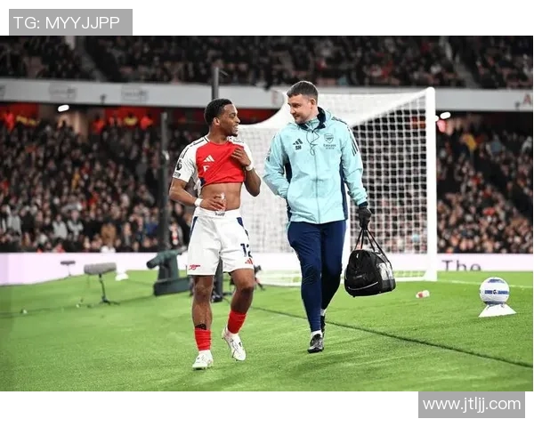 足球明星伤愈复出瞬间定格展现坚韧不拔的运动精神与拼搏意志 足球明星伤愈复出瞬间定格展现坚韧不拔的运动精神与拼搏意志