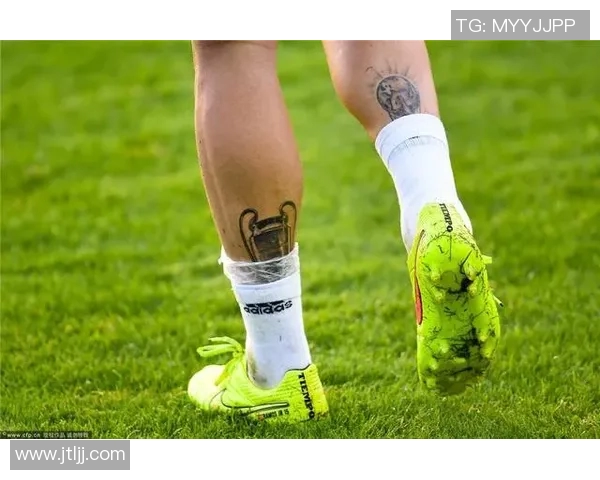足球明星腿部纹身艺术揭秘展现个性与风格的独特魅力 足球明星腿部纹身艺术揭秘展现个性与风格的独特魅力