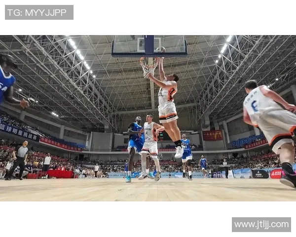 篮球明星转头背后的故事与挑战揭秘，如何在光环下寻找自我与未来方向